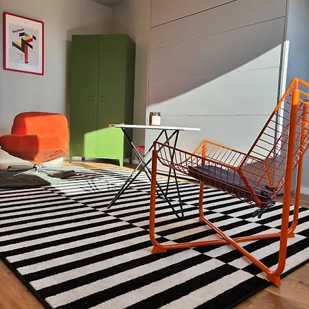 Yellow Lotus Apartment *